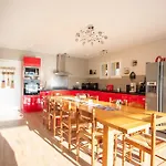 - Dorine Bed & Breakfast