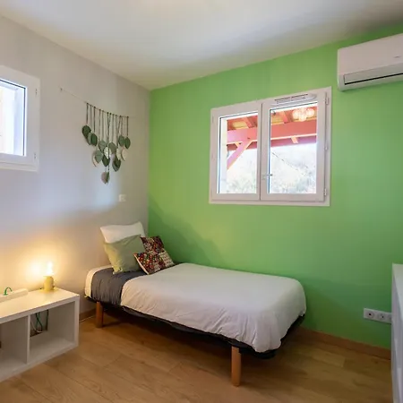 - Dorine Aroue-Ithorots-Olhaiby