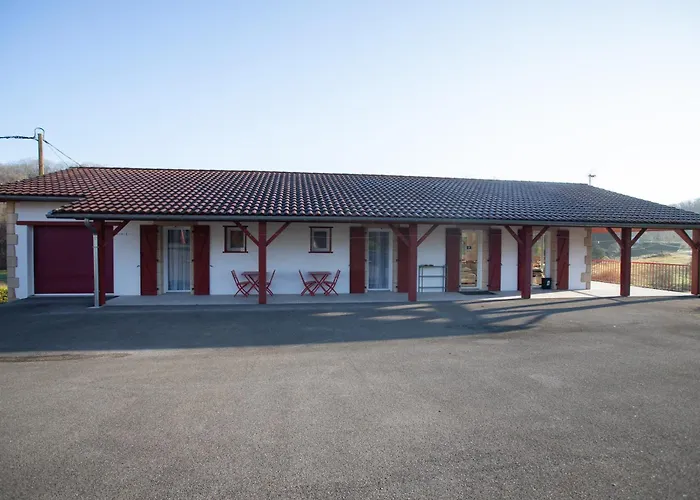 - Dorine Bed & Breakfast