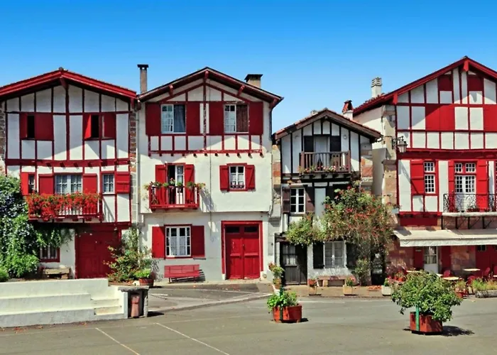 - Dorine 2* Aroue-Ithorots-Olhaiby